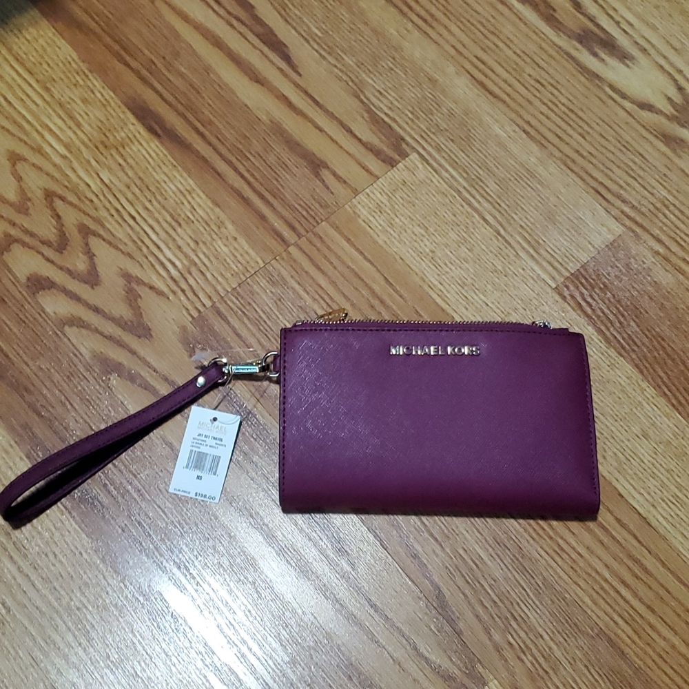 Brand New Michael Kors Large Double Zip Wristlet. Comes from a smoke free home.